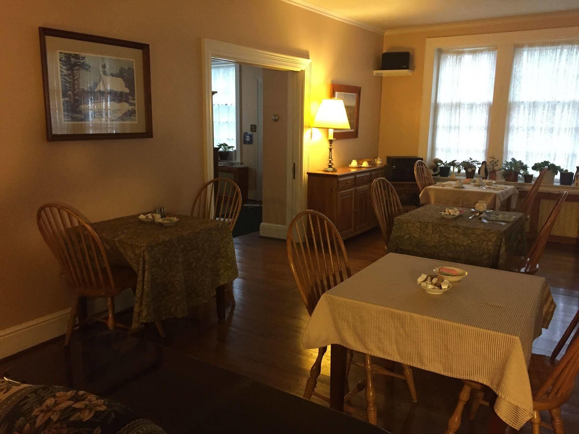 Red Lion Bed & Breakfast 외부 사진
